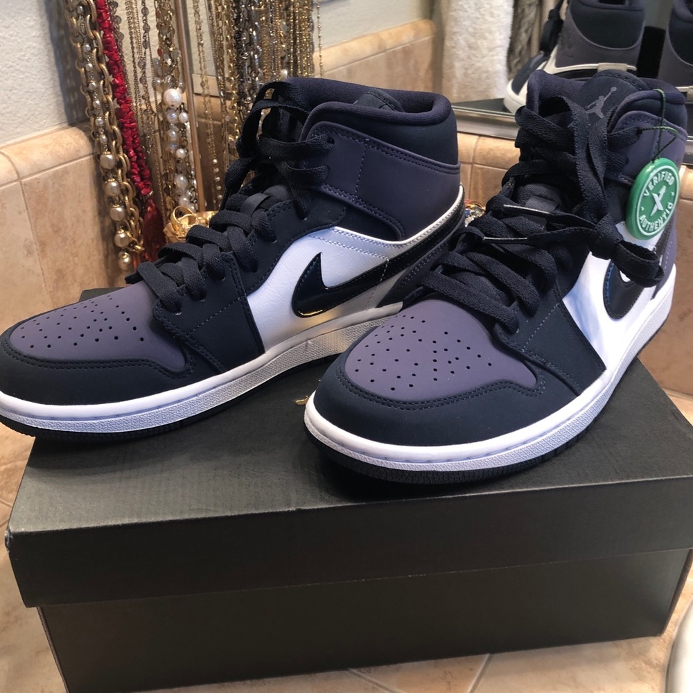 Men’s Authentic Air Jordan’s size 7.5